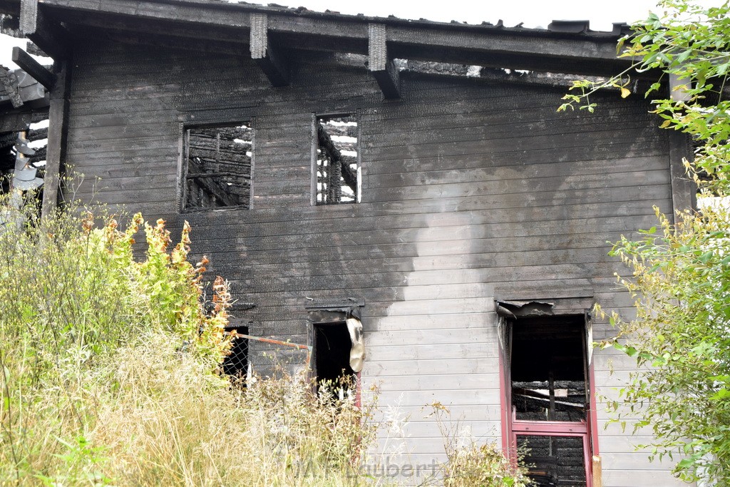 Schwerer Brand in Einfamilien Haus Roesrath Rambruecken P158.JPG - Miklos Laubert